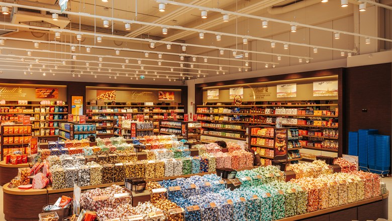 Giant Shopangebt, &copy; Philipp Lipiarski