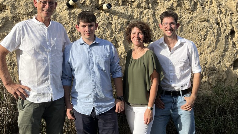 Rodina Reinbergerovcov pred spra&scaron;ovou stenou