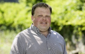 Georg Edlinger in the vineyard, &copy; Monika Loeff