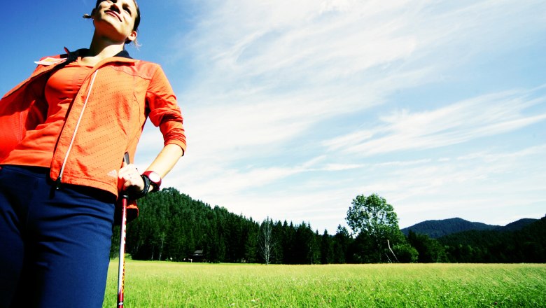 Nordic Walkerin, © weinfranz.at