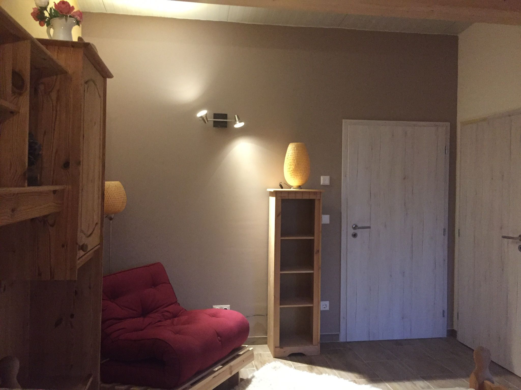 Hippo Campus, miestnosť 