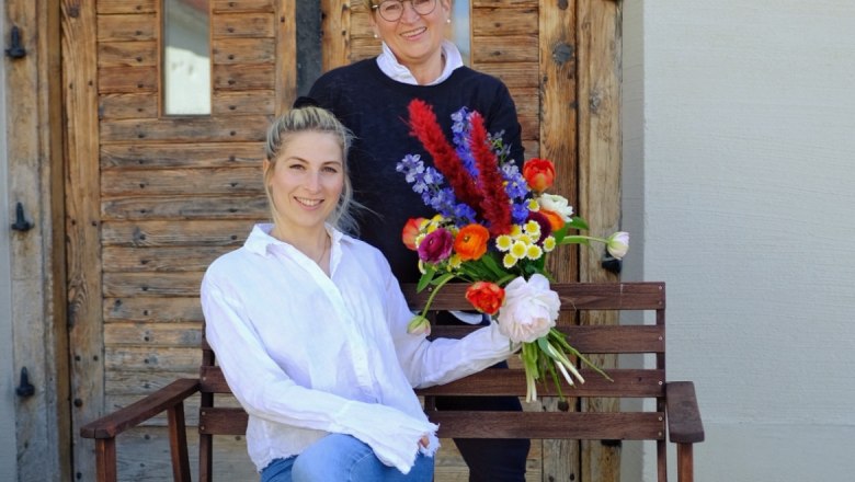 Hostesses, © Nikolaus Buchegger
