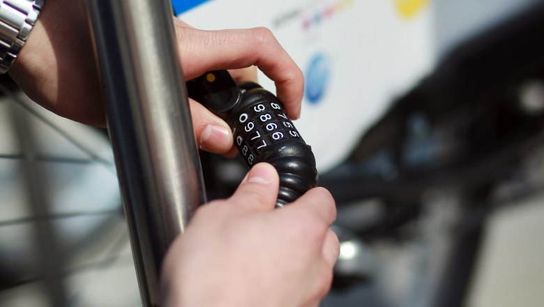 bicycle-locked-franz-weingartner, &copy; Franz Weingartner
