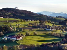 Blick hinauf zur Basilika Sonntagberg, &copy; weinfranz.at