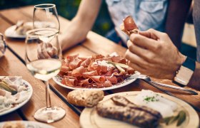 Culinary delights at the wine tavern, &copy; Andreas Hofer