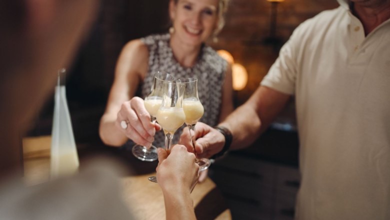 Ebner Ostrich Farm, &copy; Moststra&szlig;e, dochbodnliacht