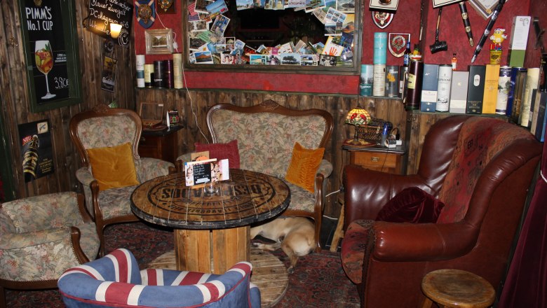 Sedenie pri krbe, © Mary´s Scottish Coffeepub