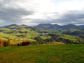 Traumhafte Aussicht auf Maria Neustift, &copy; Mostviertel - O&Ouml; Mariazellerweg
