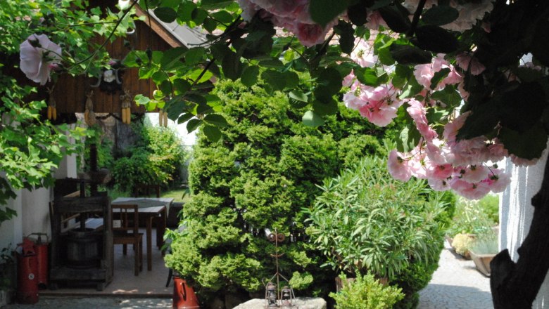 Garden, &copy; Fam. Pointner