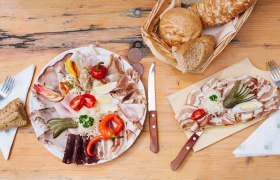 Heurigen snack, &copy; Martina Siebenhandl
