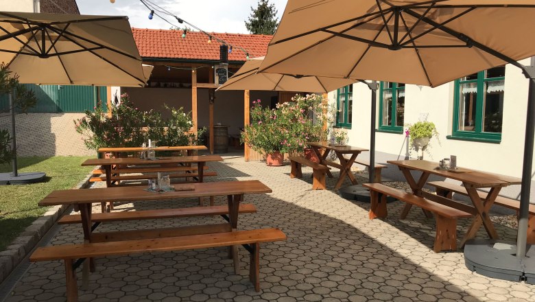 Garden, Buschenschank (typical tavern) family M&ouml;lk, Deutsch-Haslau, &copy; Buschenschank Familie M&ouml;lk