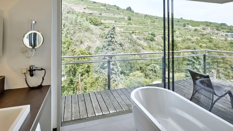 Steigenberger Krems vineyard suite, bathroom, &copy; Steigenberger Hotel and Spa, Gregor Titze