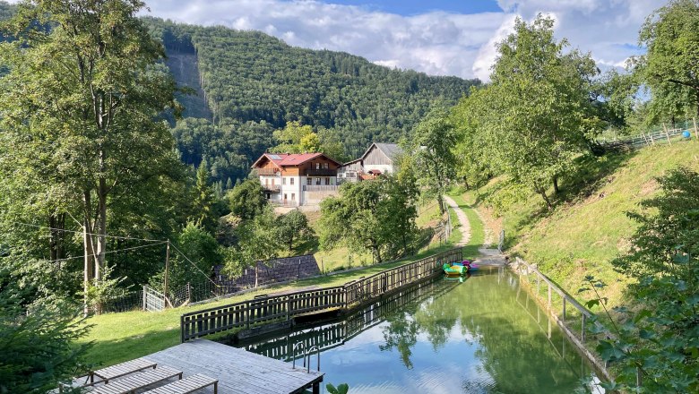 Guest house with pond, &copy; Gera S.
