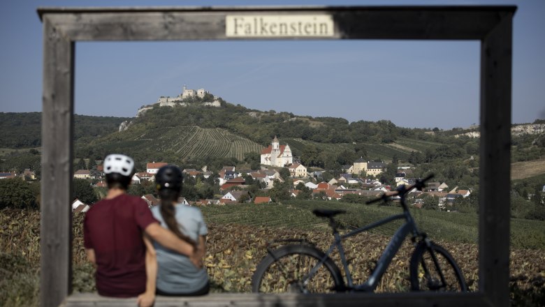 Rest area by the picture frame, © Weinviertel Tourismus GmbH / Frühmann