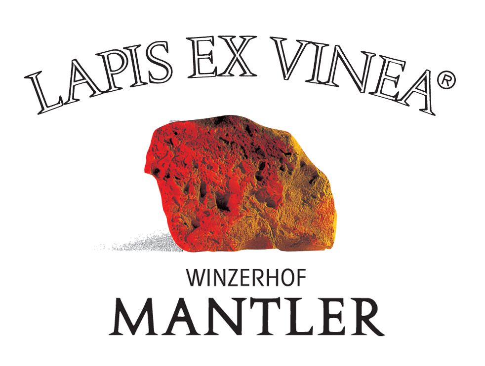 Logo spoločnosti Winzerhof Mantler s červeným kameňom a nápisom "Lapis Ex Vinea".