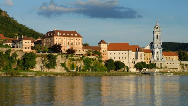 Exterior view of Dürnstein and castle, © Semrad