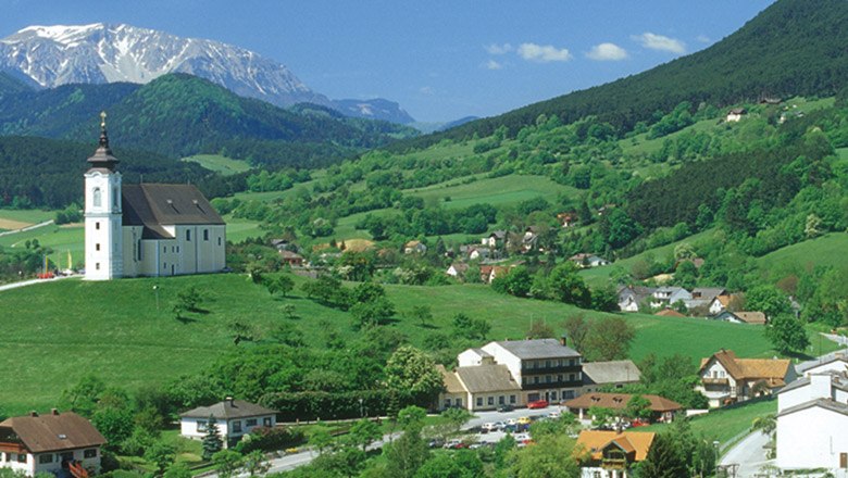 The Landgasthof Jautschnig at the Maria Kirchbüchl pilgrimage church, © Gasthaus Jautschnig