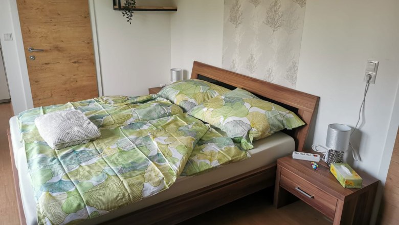 Tinyapartment - manželsk&aacute; posteľ, &copy; &copy; HomeW4, Sonja Wiesinger