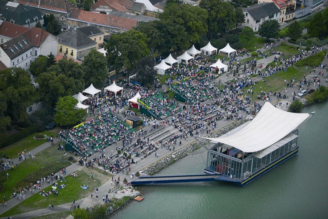 Dunajská etapa počas dňa a na začiatku podujatia Pohľad zhora