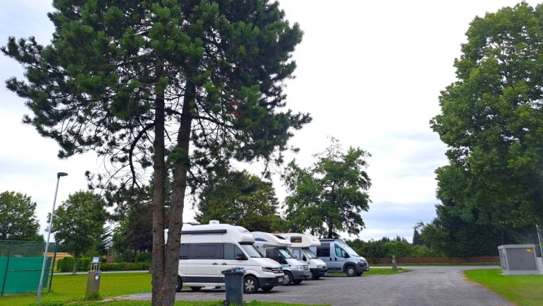 mobile-pitch-with-caravans, &copy; Ottenschlag