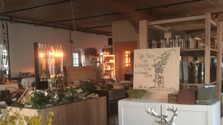 Trhov&aacute; hala, &copy; Mildwild