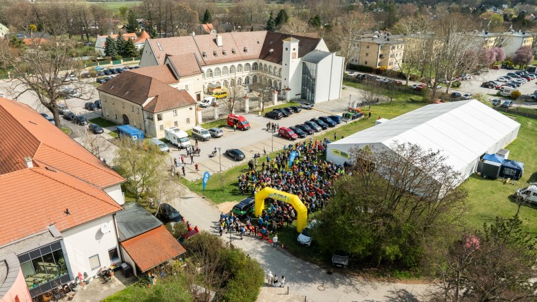 Katzelsdorf Castle at the Rosalia Trail Challenge, &copy; Wiener Alpen/Martin F&uuml;l&ouml;p