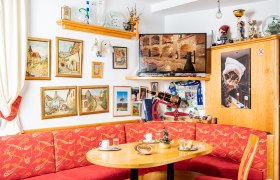 Cozy seating area in the Cafe Bruckner, &copy; Georg Pomassl