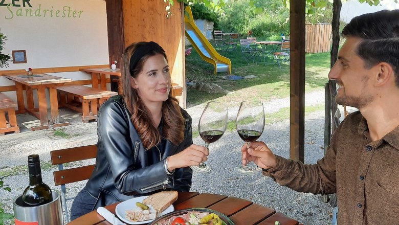 Winzerjause, Buschenschank Gratzer-Sandriester, Prellenkirchen, &copy; Donau Nieder&ouml;sterreich, Neubauer