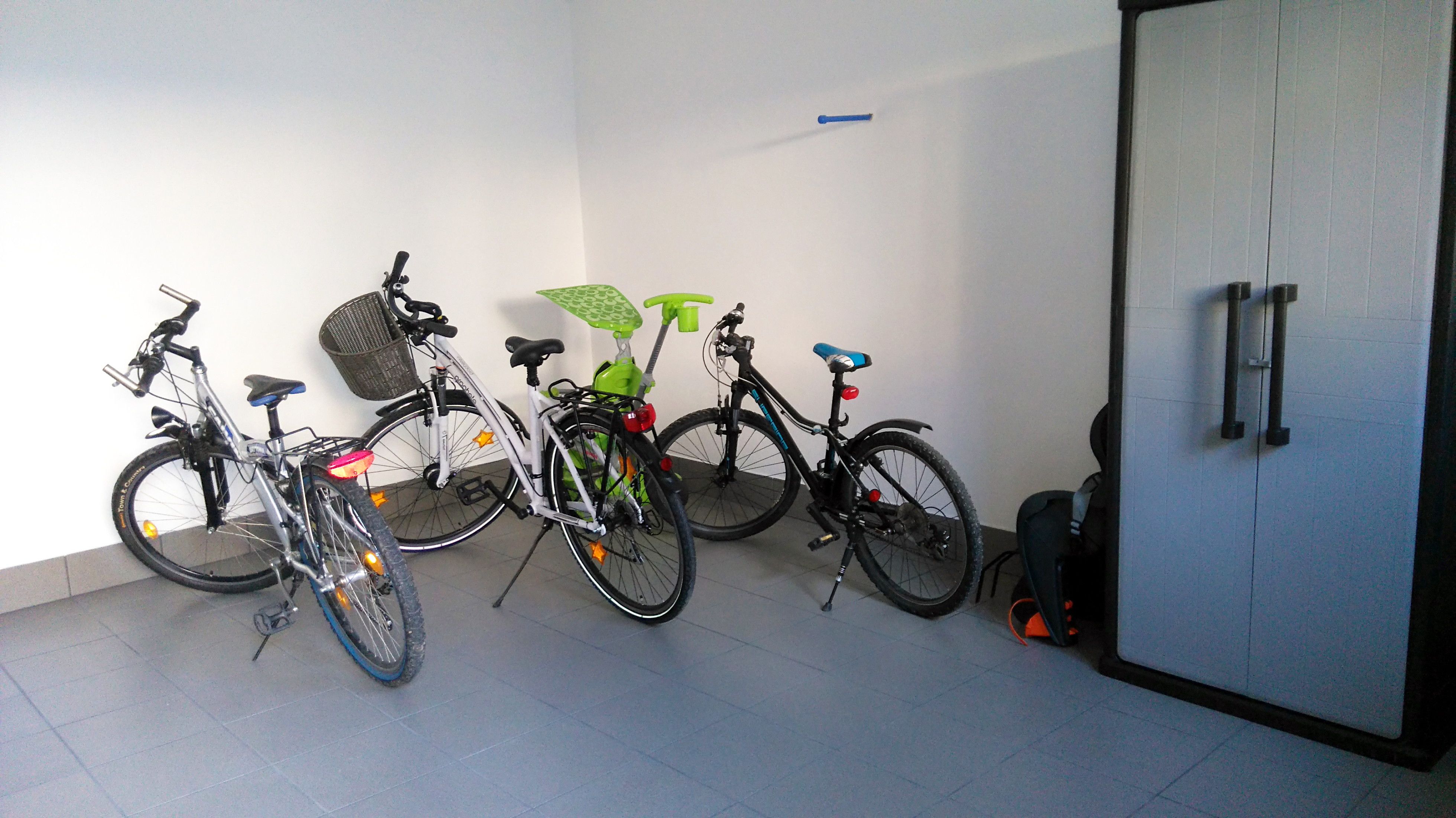 Uzamykateľná úschovňa bicyklov