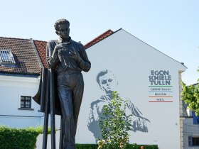 Egon Schiele Denkmal, © Donau Niederösterreich - Kamptal-Wagram-Tullner Donauraum