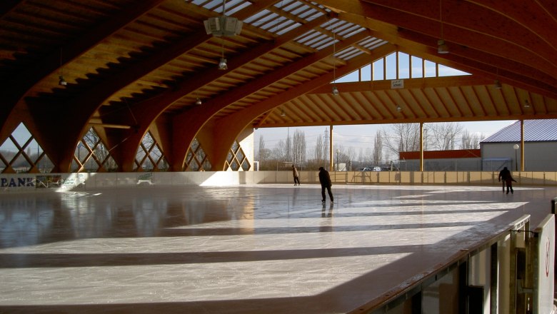 Covered artificial ice rink, © Kunsteisbahn Traiskirchen