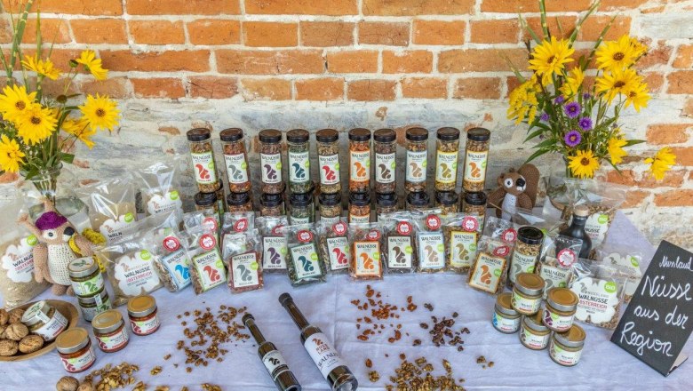 NUSSLAND, orechovn&iacute;ky, ktor&eacute; zu&scaron;ľachťuj&uacute;, &copy; Theo Kust