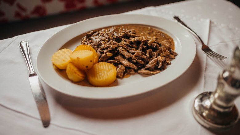 Restaurant specializing in offal, such as roasted liver, © Niederösterreich Werbung/Daniela Führer