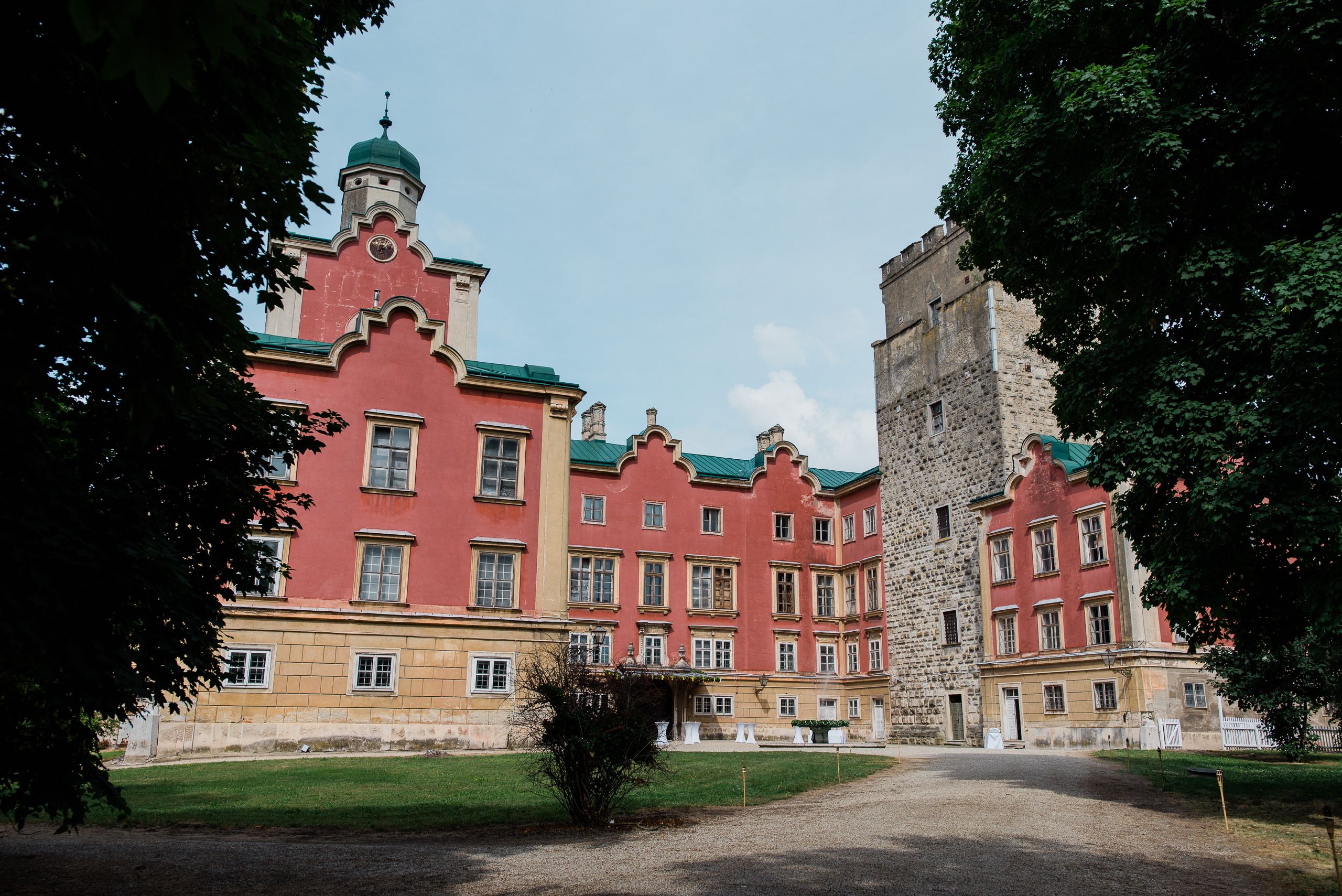 Hrad Prugg - pohľad zvonku