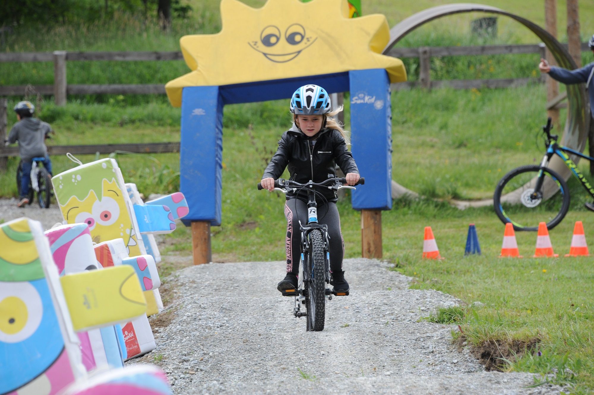 Dieťa na bicykli v Leopark-Fun Bikepark Semmering.