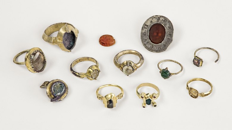 Rings with stones, &copy; Landessammlungen Nieder&ouml;sterreich, UF-22958