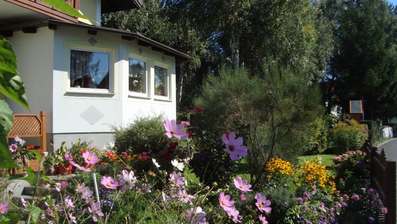 Garden and house, &copy; Fam. Sommer-Leitner