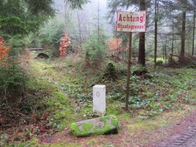 Historick&yacute; hraničn&yacute; kameň, &copy; Reingers