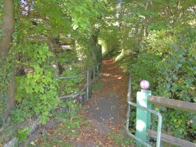 ...gleich nach dem Bahnschranken rechts..., &copy; Wiener Alpen in Nieder&ouml;sterreich - Semmering Rax