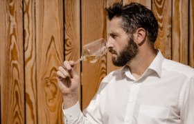 Tasting the wines is also an important part of the winemaker's work, &copy; Astrid Bartl