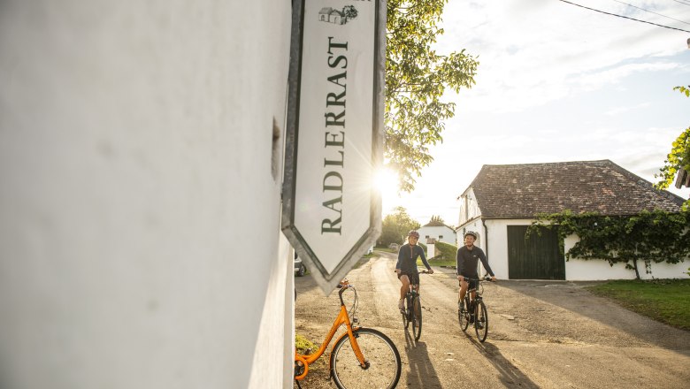 Pre smädných cyklistov v pivničnej uličke Maulavern., © Robert Herbst