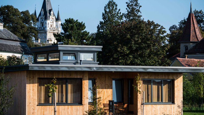 Pohľad na chaty zvonku, &copy; Nik Pichler