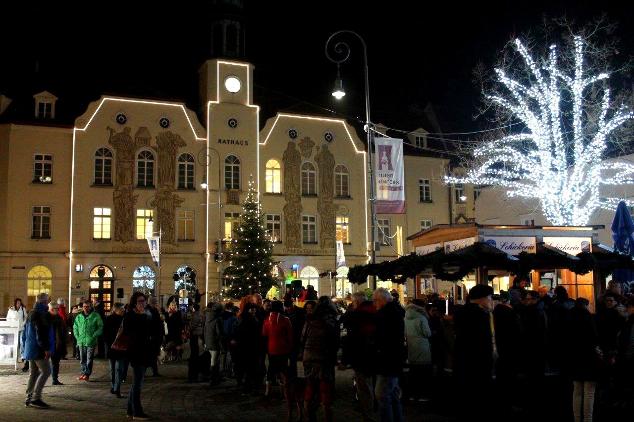 Hlavné námestie a radnica počas adventu
