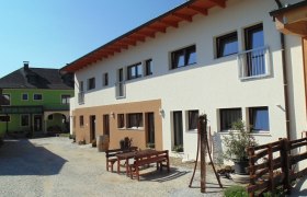 Delicacies and guest, © Heiderer