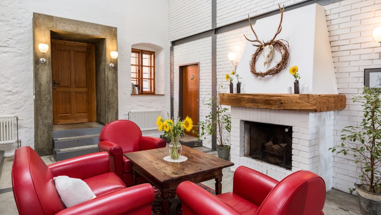 Anteroom with fireplace at Weingut Nigl, © Weingut Nigl GmbH