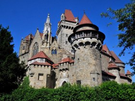 Sagenumwobene Burg Kreuzenstein vor den Toren Wiens, &copy; Weinviertel Tourismus / Mandl