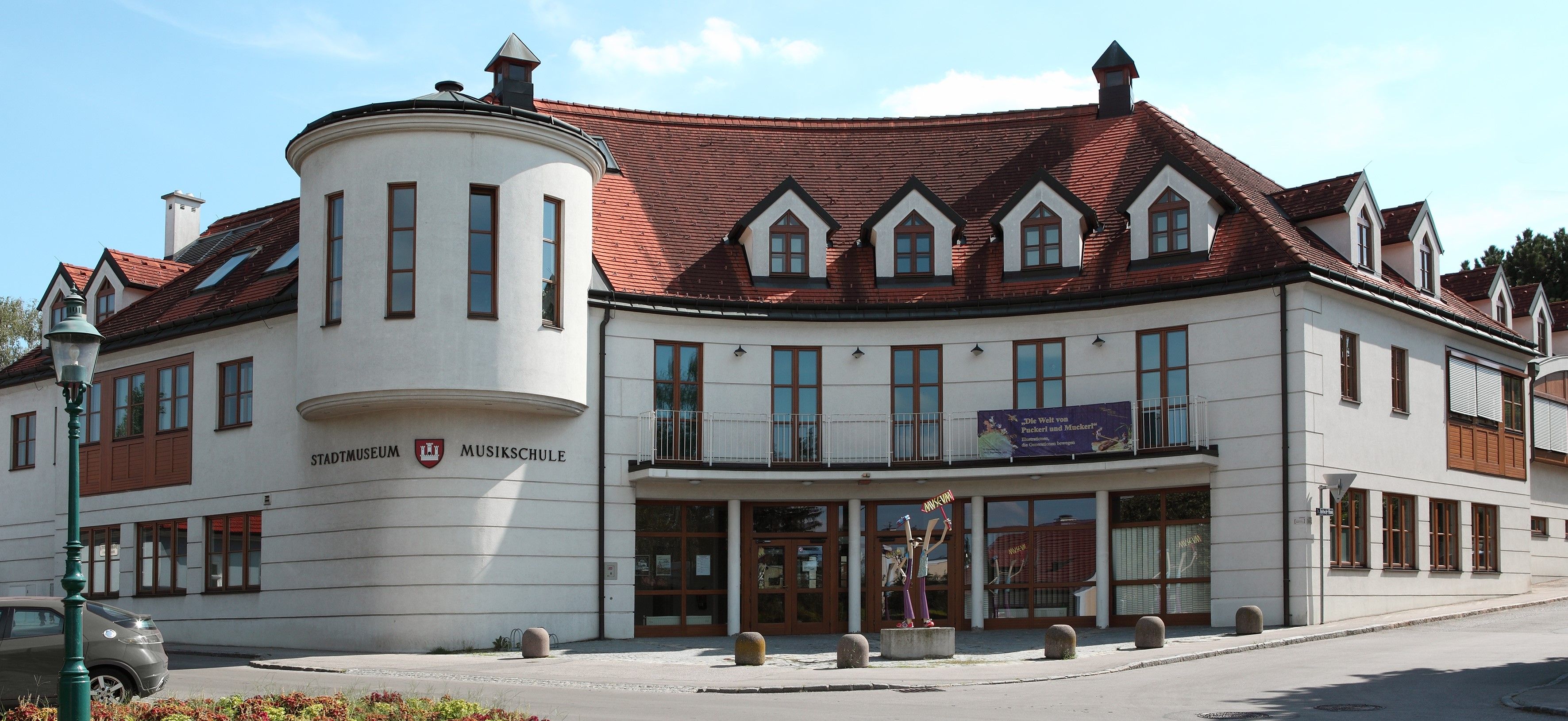 Exteriérový pohľad na Mestské múzeum a hudobnú školu v Klosterneuburgu