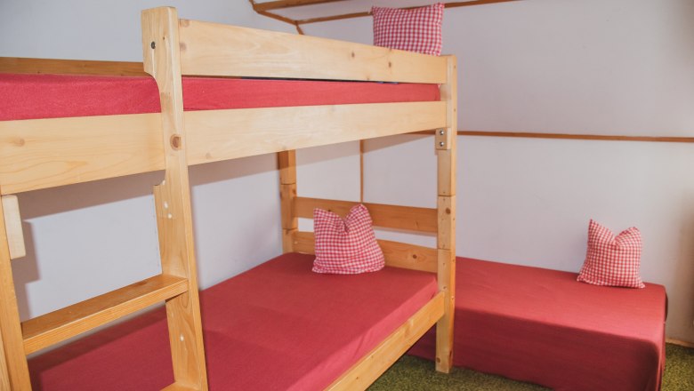 Triple room in the shelter, © Andrea Leichtfried