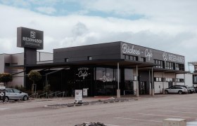 Kaviareň - pek&aacute;reň - cukr&aacute;reň Riesenhuber, &copy; B&auml;ckerei Riesenhuber