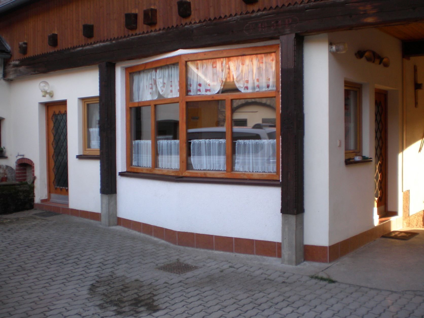 Salónik a nádvorie